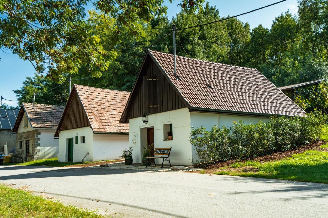 Hotel Winzerhof Küssler - Weinviertel Stillfried Exterior foto