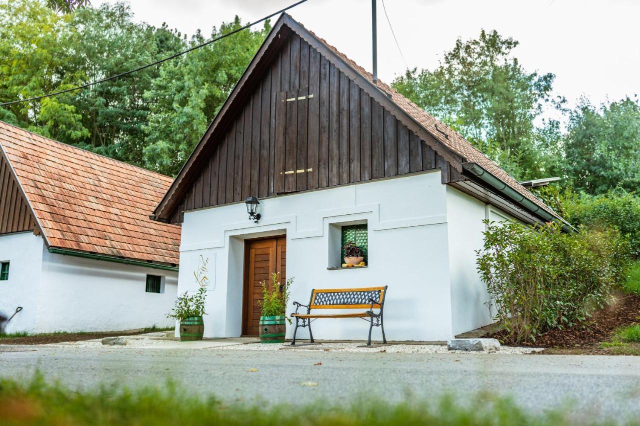 Hotel Winzerhof Küssler - Weinviertel Stillfried Exterior foto