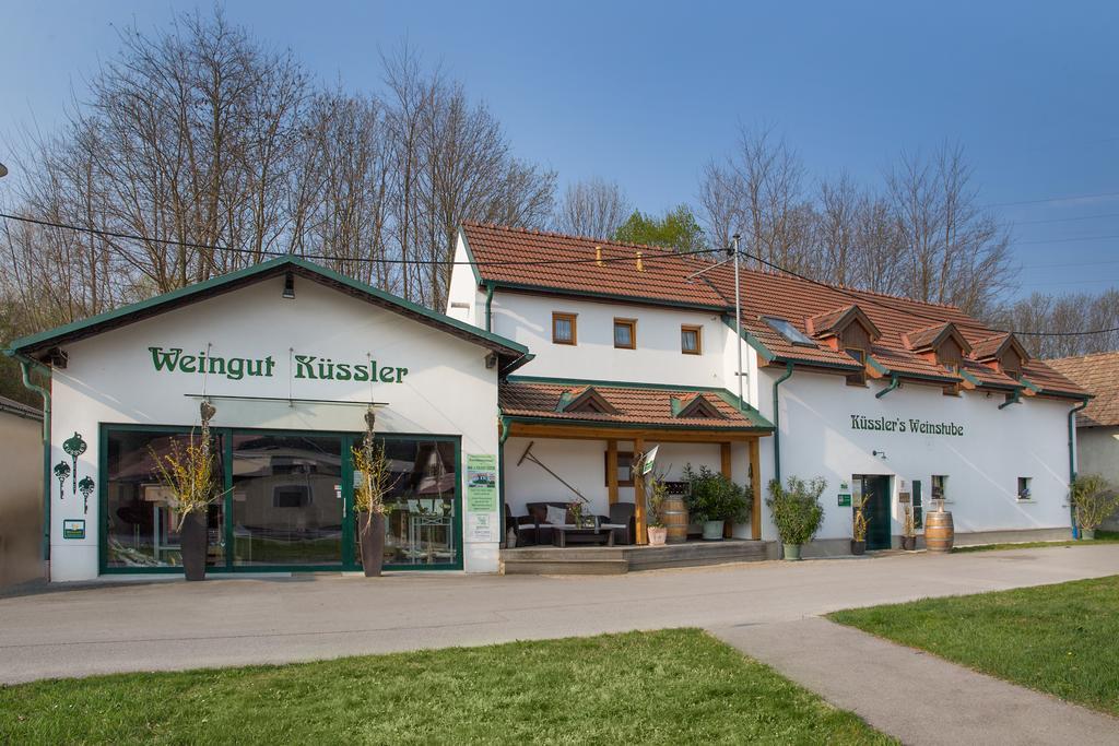 Hotel Winzerhof Küssler - Weinviertel Stillfried Exterior foto