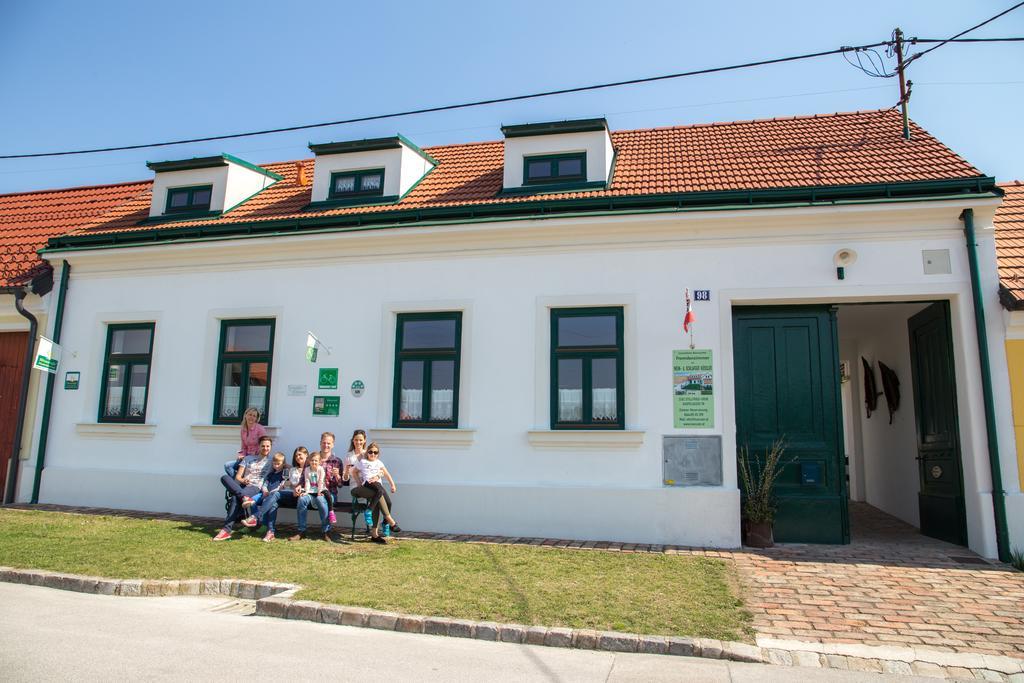 Hotel Winzerhof Küssler - Weinviertel Stillfried Exterior foto