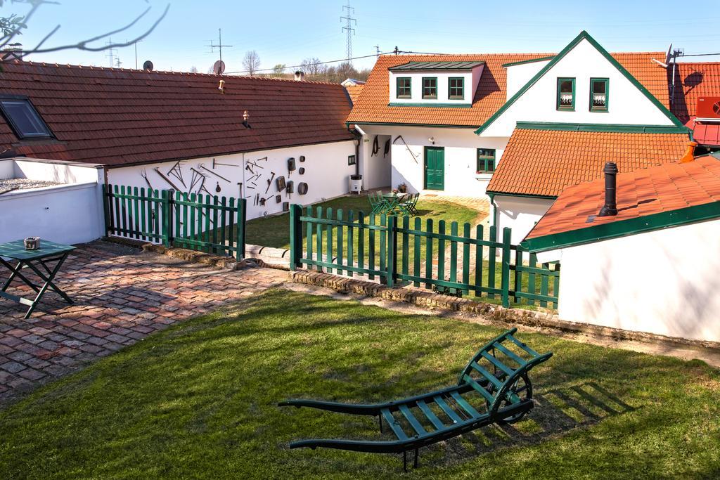 Hotel Winzerhof Küssler - Weinviertel Stillfried Exterior foto
